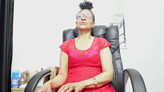 Aries_Mature webcam
