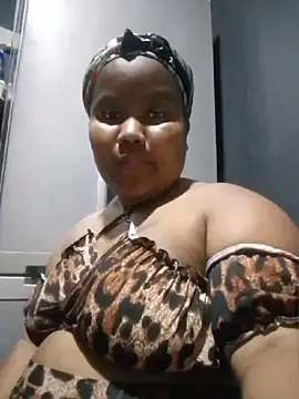 ChubbyMidgetxxx19 webcam