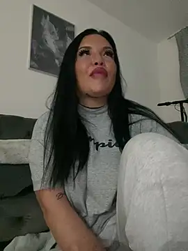 _MelinaCurves_ webcam