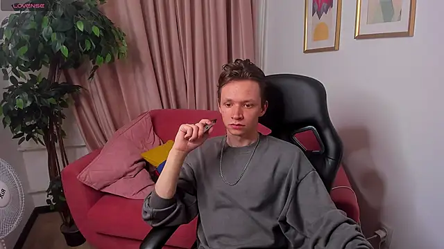 Meverik_Oushen webcam
