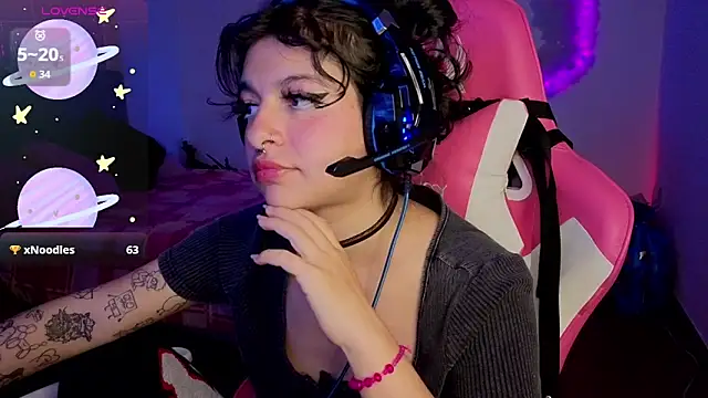 larah_uwu webcam