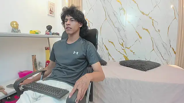 Zayn_Fox32 webcam