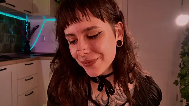 MichaellaMoon webcam