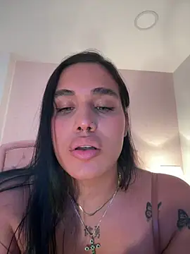 Bella__Wood webcam