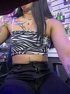 emily_24x webcam