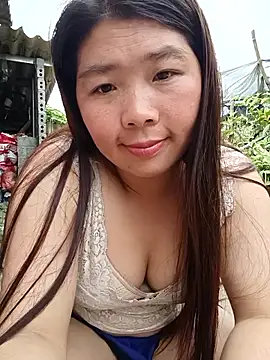 quynhkoolbae webcam