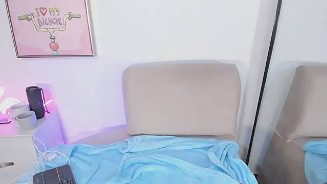 AlaiaDoll webcam