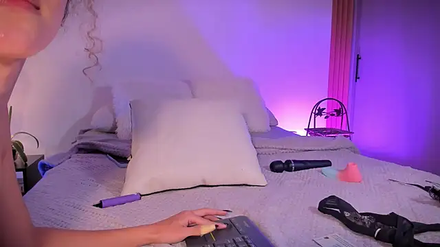ChloeMoreti webcam