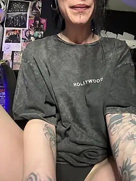 MissMidnightUK webcam