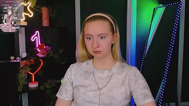 mila_glow1 webcam