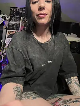 MissMidnightUK webcam