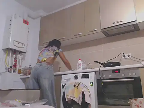 QueenMuscles webcam
