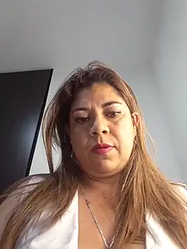Laura-Hernandez webcam
