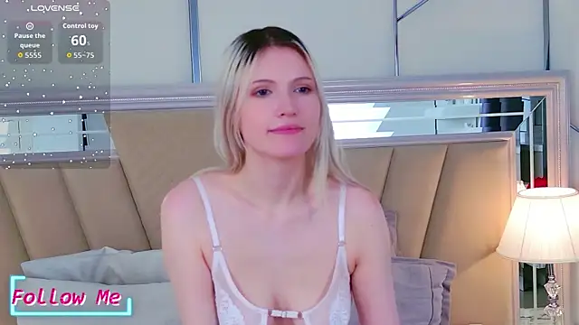 NellieLoyns webcam