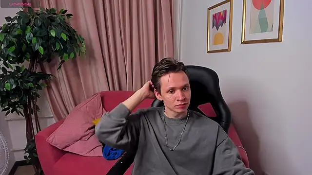 Meverik_Oushen webcam
