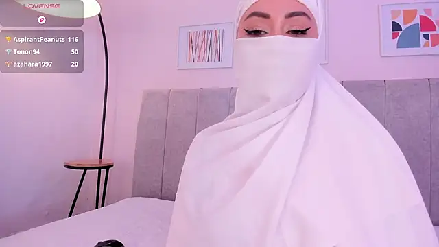 fatiima_ (F young) - - Play with pussy in panties💋🍒