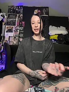 MissMidnightUK webcam