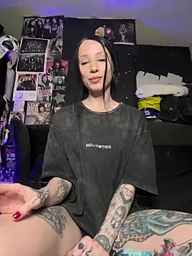 MissMidnightUK webcam