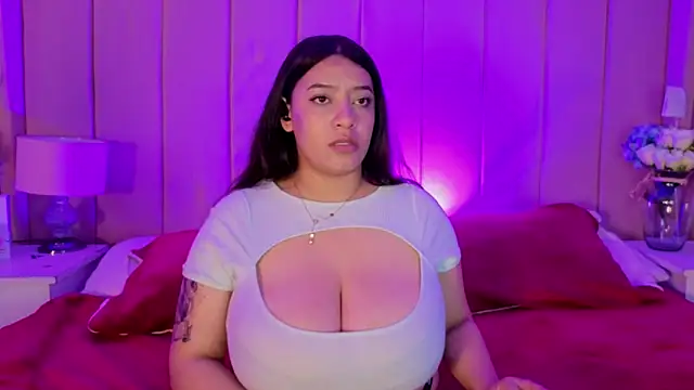 MollyBigBoobs12 webcam