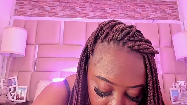 ShaniaBrownn webcam