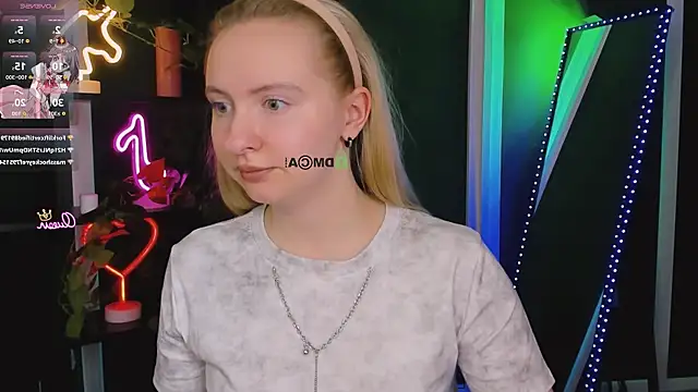 mila_glow1 webcam