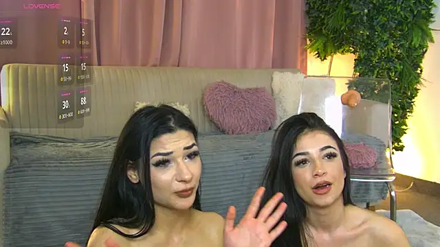 ObsessionDarcieAndAria webcam