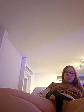 Freaky-Doll webcam