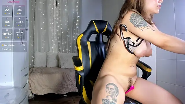 Chica_hot_dirty