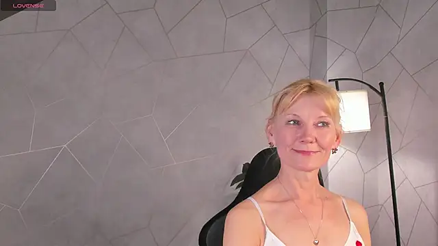 Julie_Lucas webcam