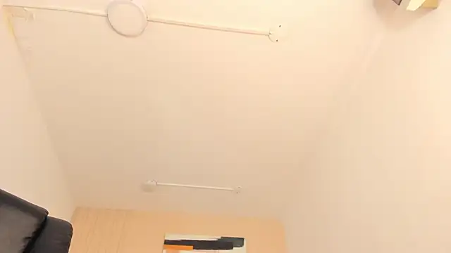 APRILL_FOXX webcam