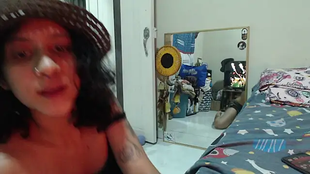 AlinaWoolf_ webcam