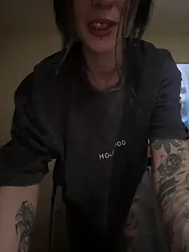 MissMidnightUK webcam