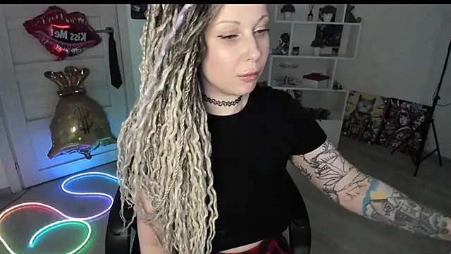 honeysallymoore - HoneySallyMoore's free webcam - UK Sex Cams