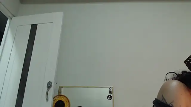 AlinaWoolf_ webcam
