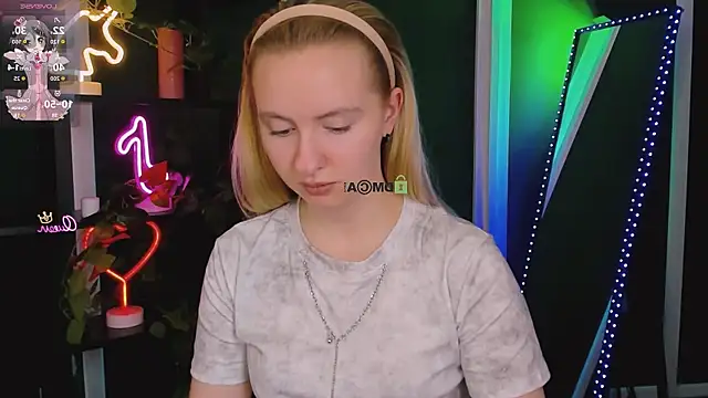mila_glow1 webcam