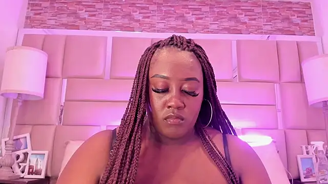 ShaniaBrownn webcam