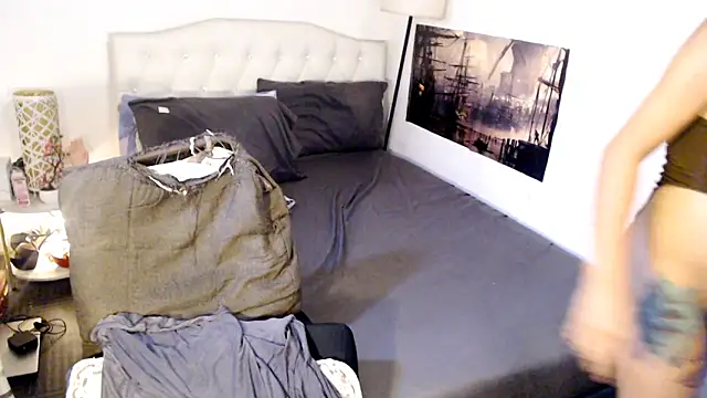 NinaDOM4CUM webcam