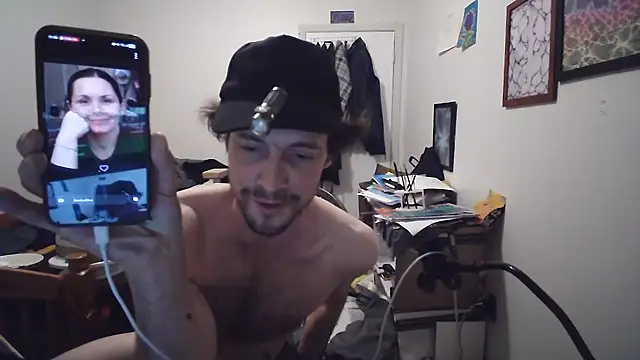 JohnnyMoves webcam