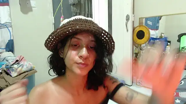 AlinaWoolf_ webcam