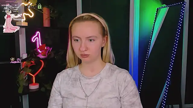 mila_glow1 webcam