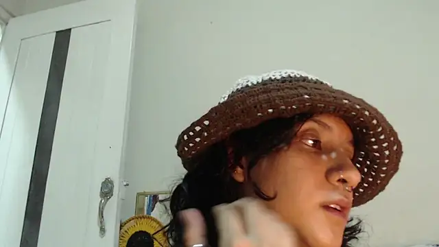 AlinaWoolf_ webcam
