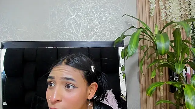 LesliePetit webcam
