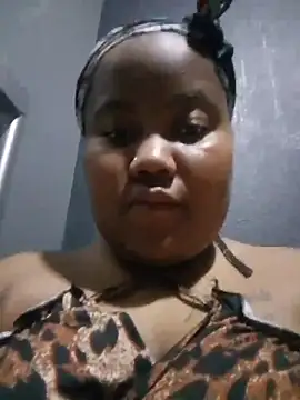 ChubbyMidgetxxx19 webcam