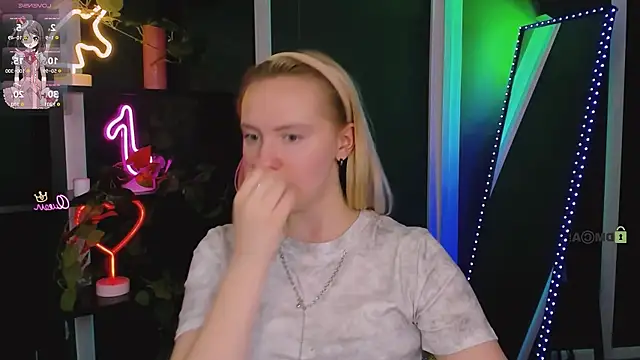 mila_glow1 webcam