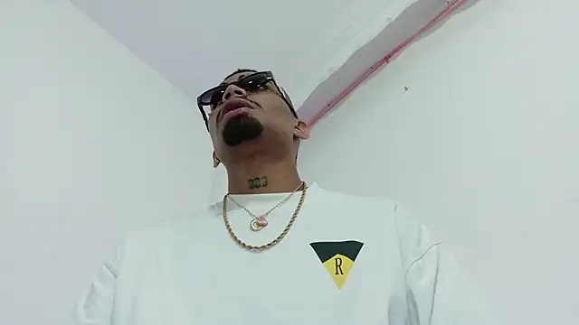 Rpoolrboy webcam