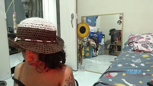 AlinaWoolf_ webcam