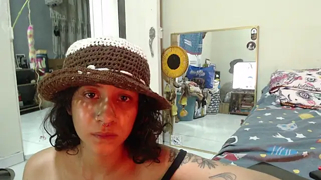 AlinaWoolf_ webcam
