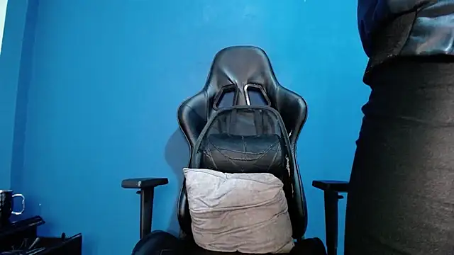 Maxxxpowerful webcam