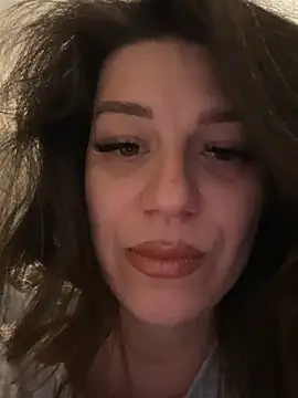 NadiraNoor webcam