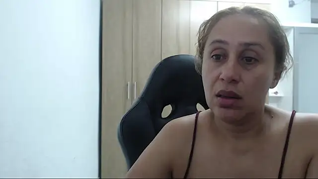RoxanaLove9 webcam